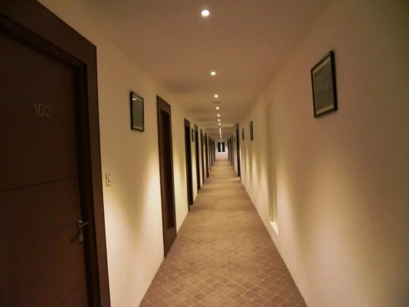 Алюр: Hotel Raama