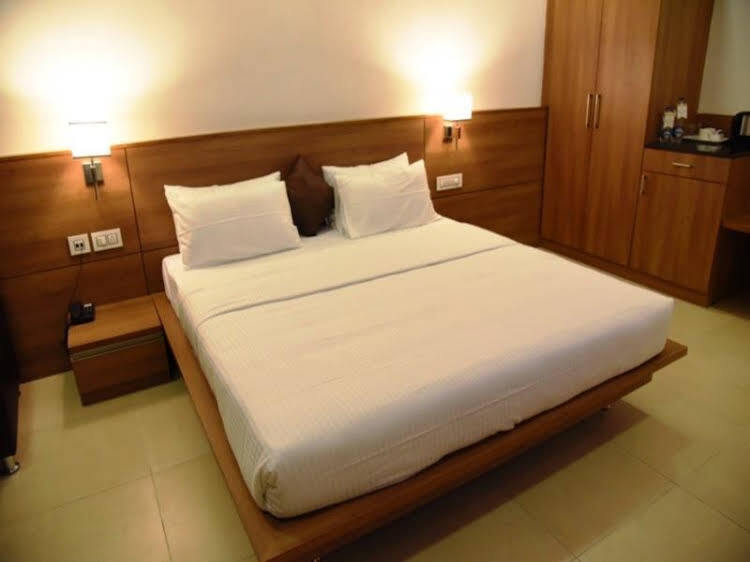 Алюр: Hotel Raama