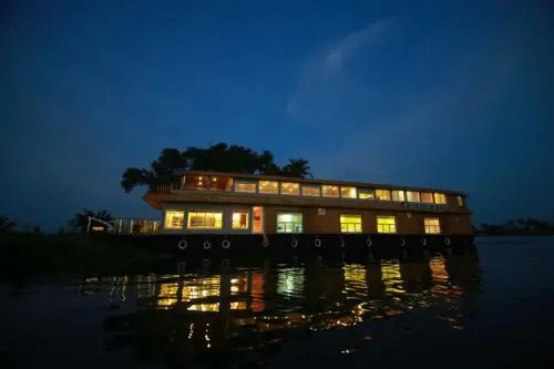 Аллеппи: Godly Houseboats