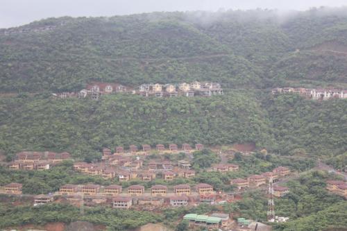 Амби Вэлли Сити: JenJon Holiday Homes - Lavasa