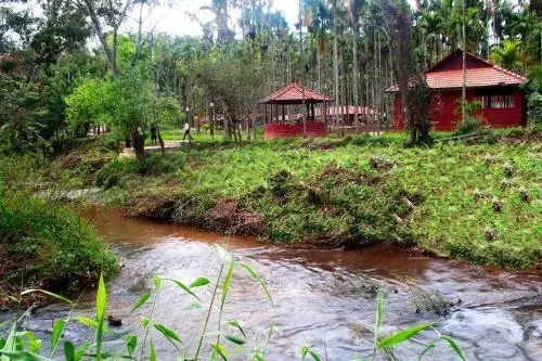 Кушалнагар: La Flora Prakruth Resort