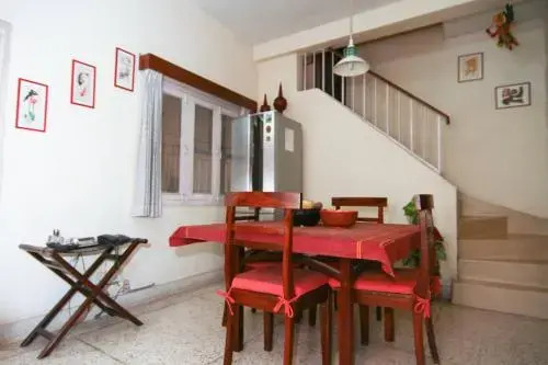 Нью-Дели: Alaknanda House