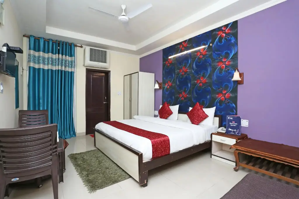 Большая Нойда: OYO 12784 Fabebo Hotel