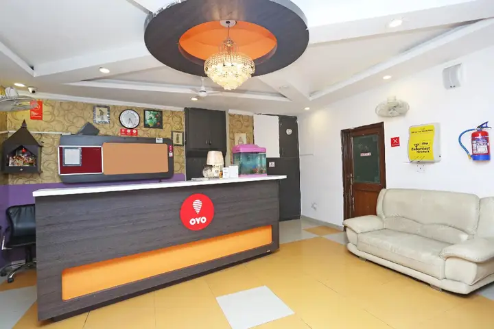Большая Нойда: OYO 12784 Fabebo Hotel