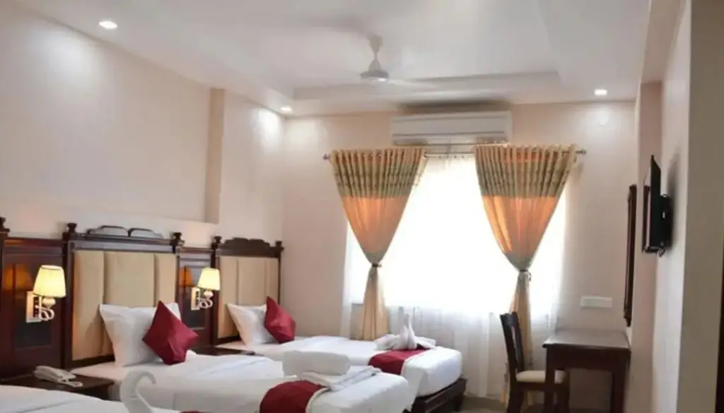 Маниячи: hotel afnapark