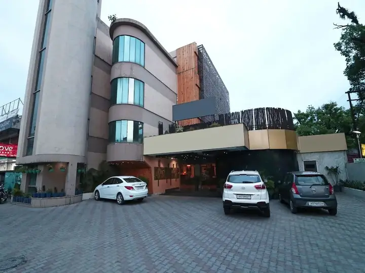 Дехрадун: OYO 16006 Hotel Meedo's Grand