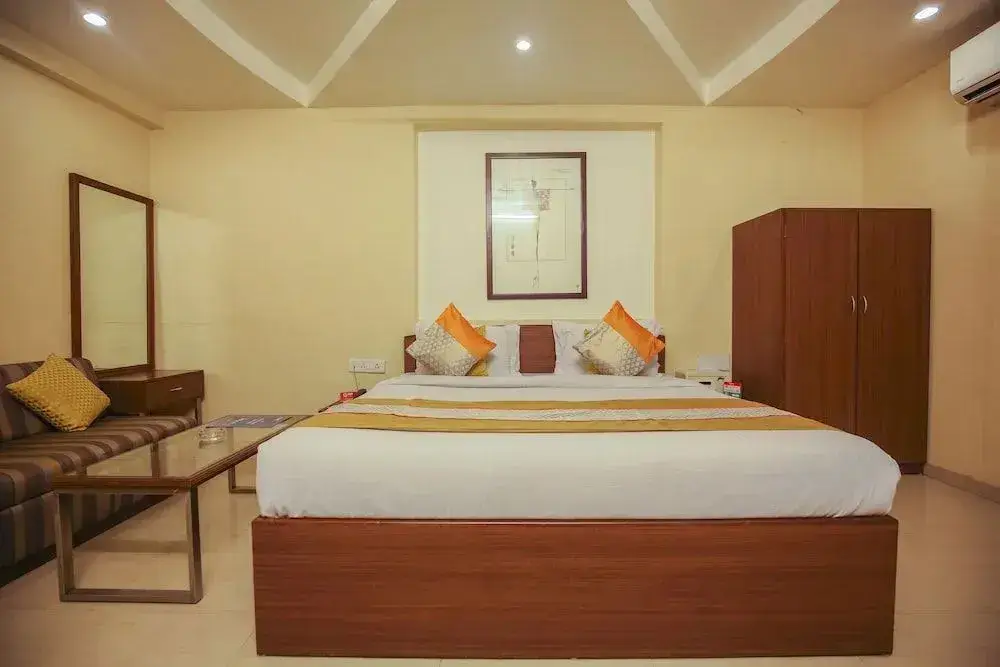 Ахмедабад: OYO 703 Hotel Shahi Palace