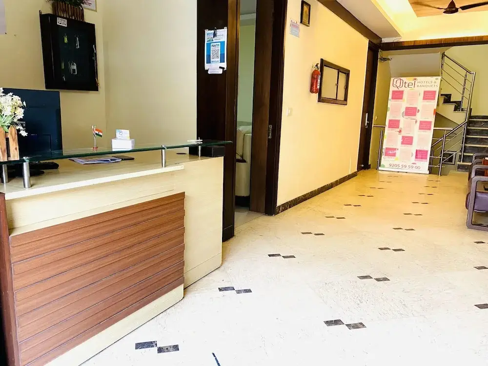 Нойда: Qotel Hotel Noida Sector 51
