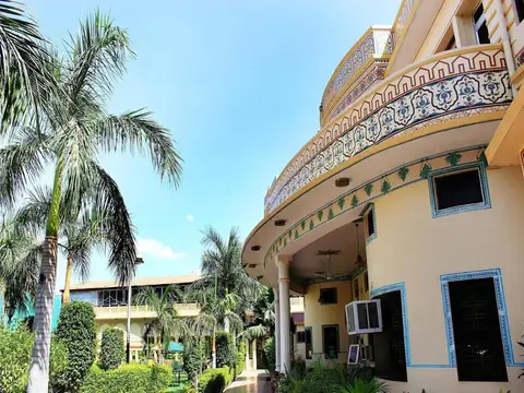 OYO 1995 Hotel Nirwana — фото 1