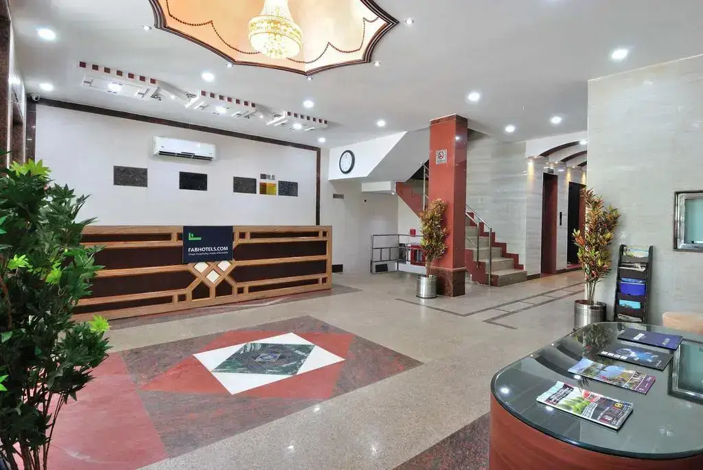 Агра: Merit Hotel