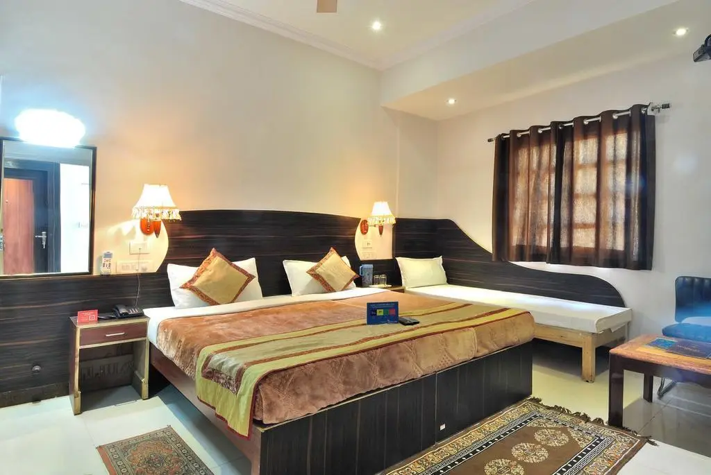 Агра: Merit Hotel