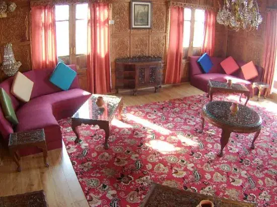 Шринагар: Mother India Group of houseboats.