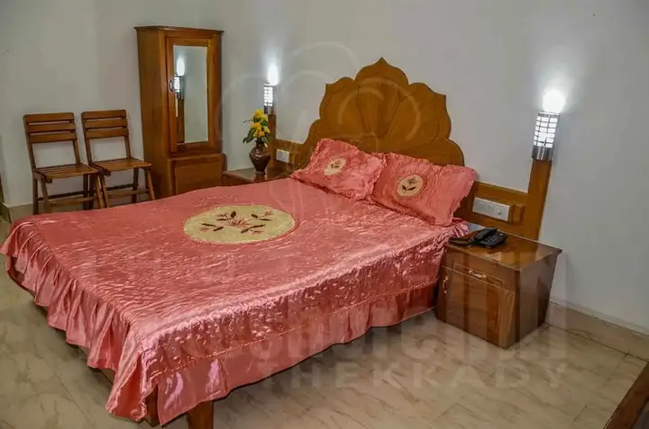 Кумили: Lakeshore Inn