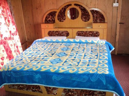 Шринагар: Houseboat Kohisar