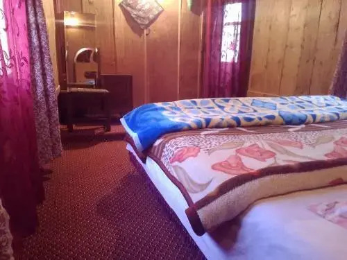Шринагар: Houseboat Kohisar