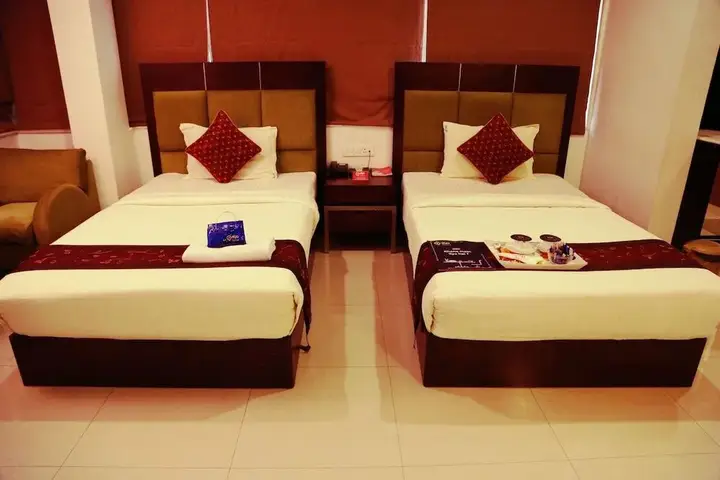 Пуна: OYO 1061 Hotel Bhairavee
