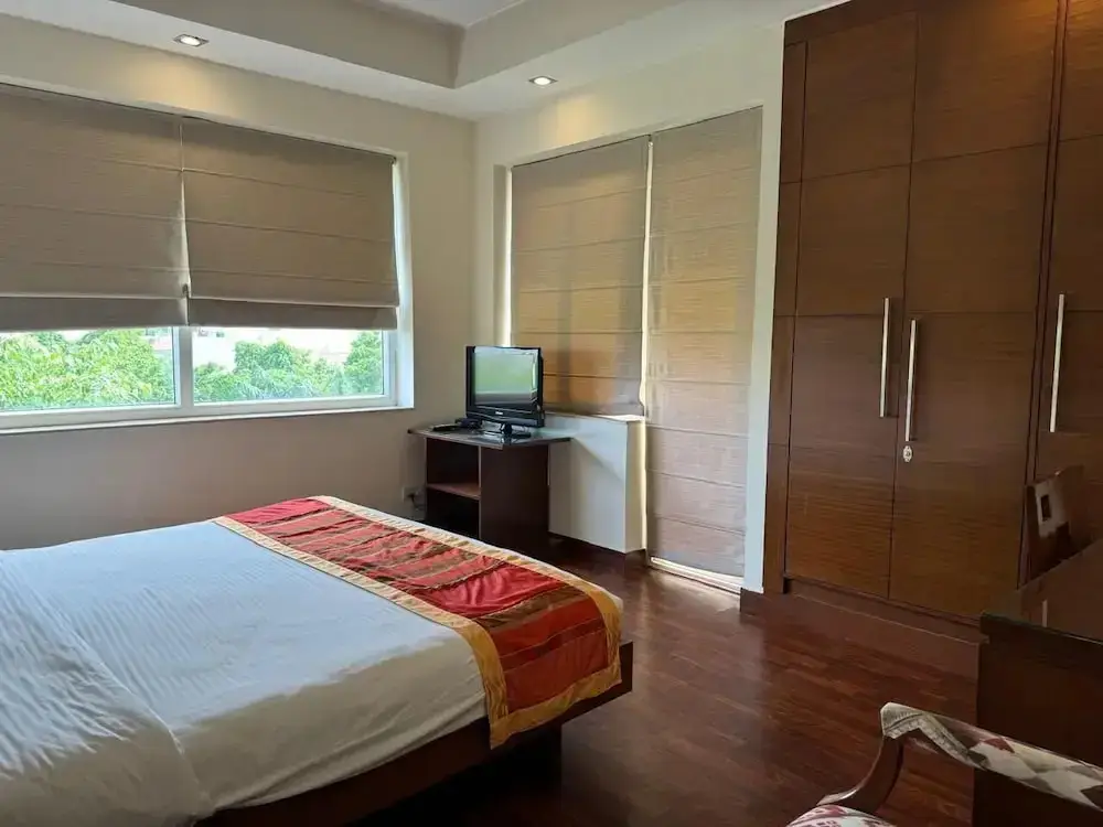 Нойда: OYO Premium Noida Amity