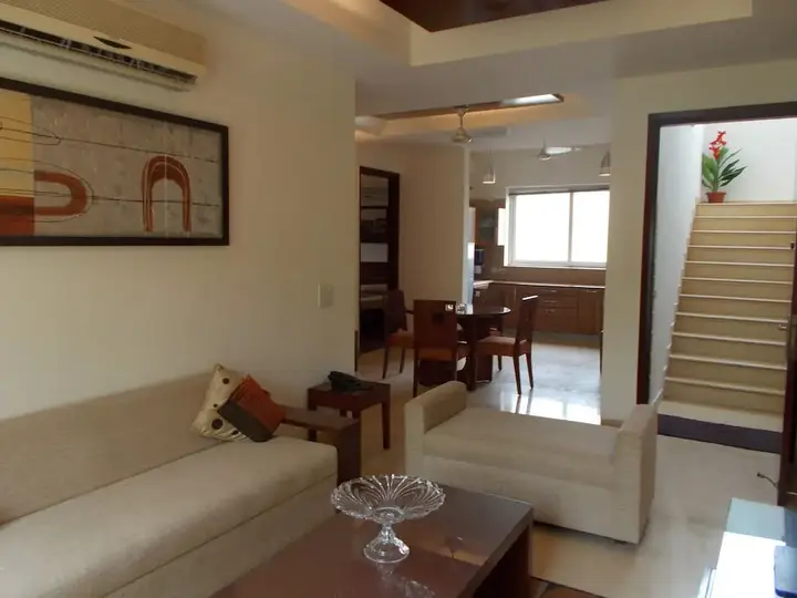 Нойда: OYO Premium Noida Amity