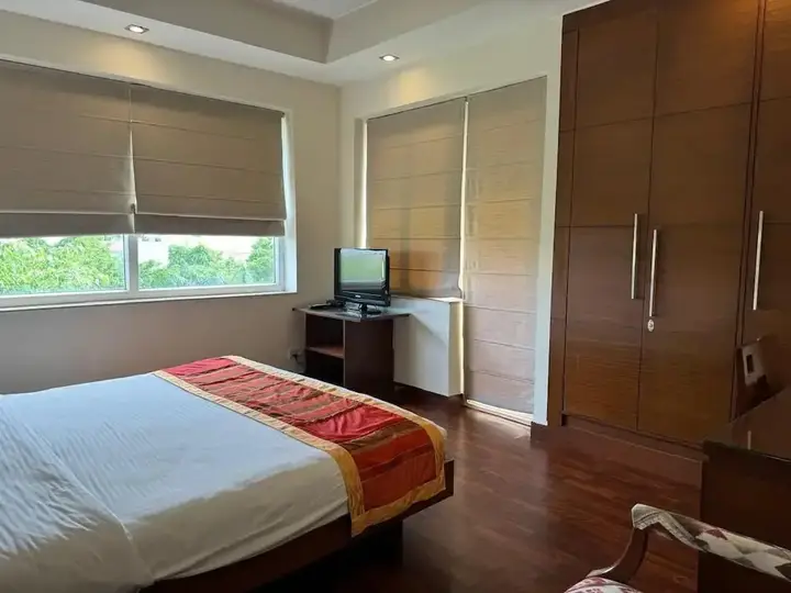 Нойда: OYO Premium Noida Amity