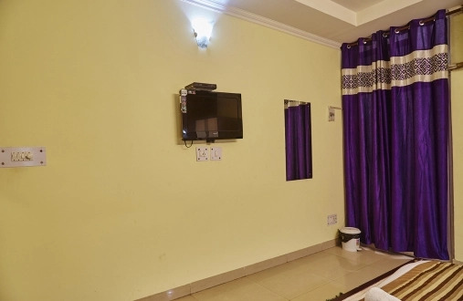 Большая Нойда: OYO Premium Chi Greater Noida