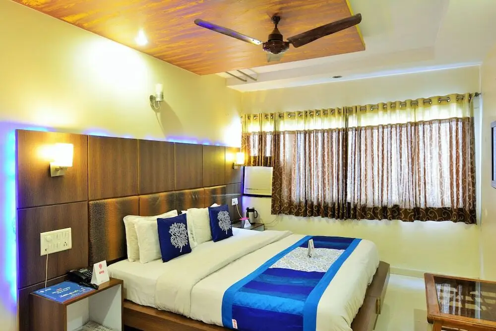 Сурат: OYO 1389 Hotel Relax Inn