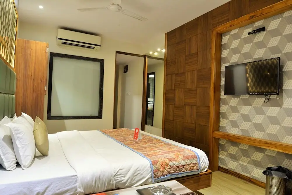 Сурат: OYO 1389 Hotel Relax Inn