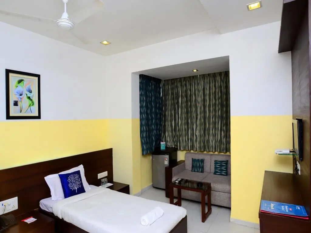 Вадодара: OYO 1030 Hotel Palm View Residency
