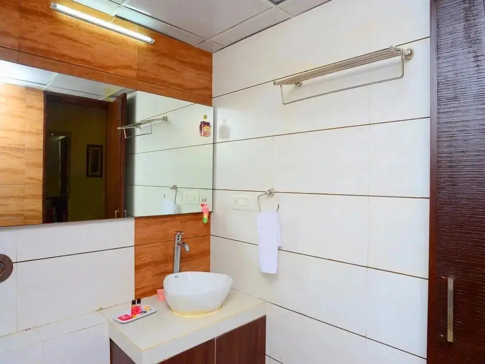 Вадодара: OYO 1030 Hotel Palm View Residency