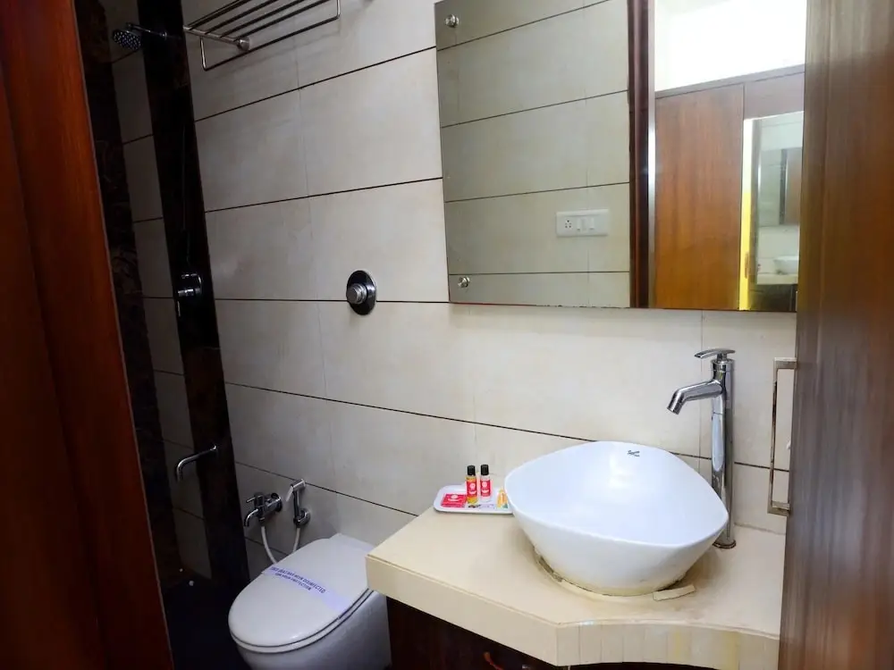Вадодара: OYO 1030 Hotel Palm View Residency