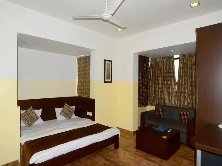 Вадодара: OYO 1030 Hotel Palm View Residency