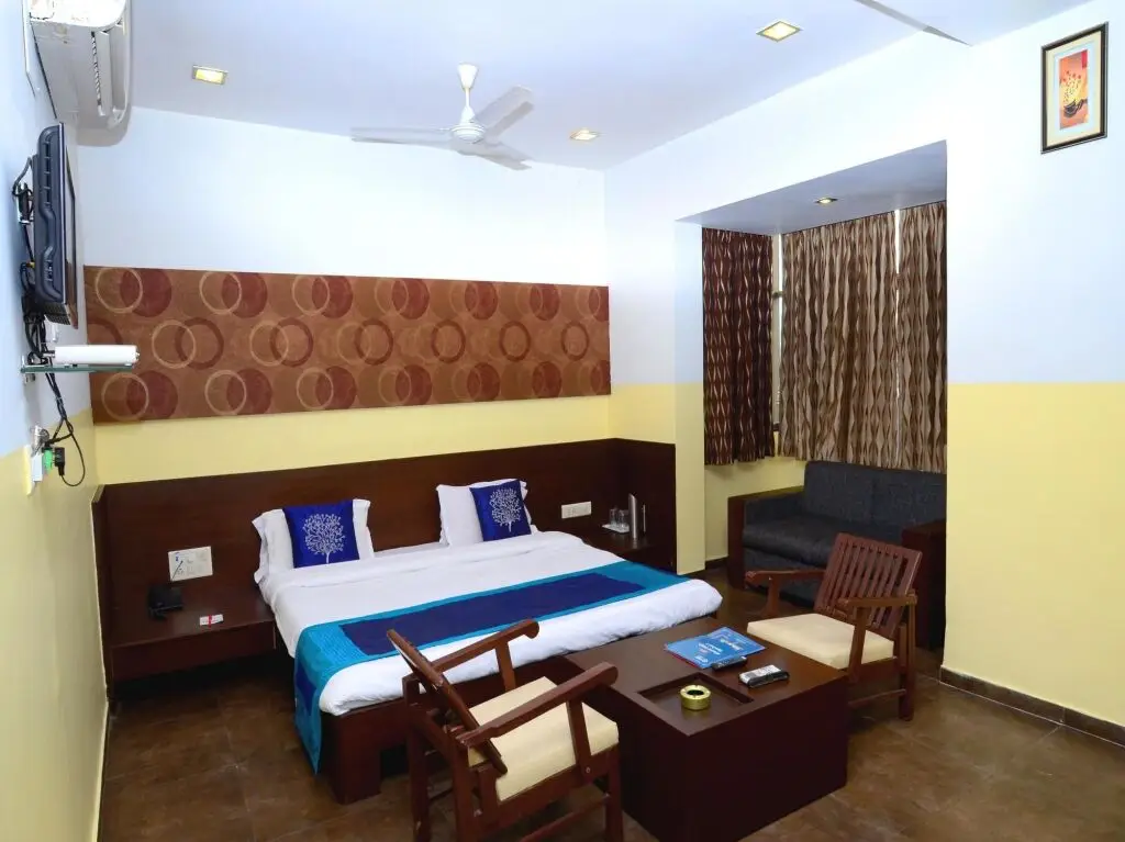 Вадодара: OYO 1030 Hotel Palm View Residency