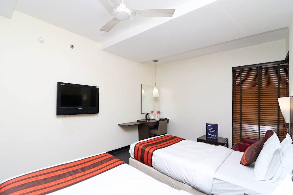 Колката: OYO Premium Ballygunge Lovelock Street