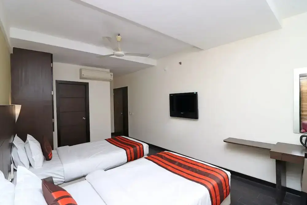 Колката: OYO Premium Ballygunge Lovelock Street