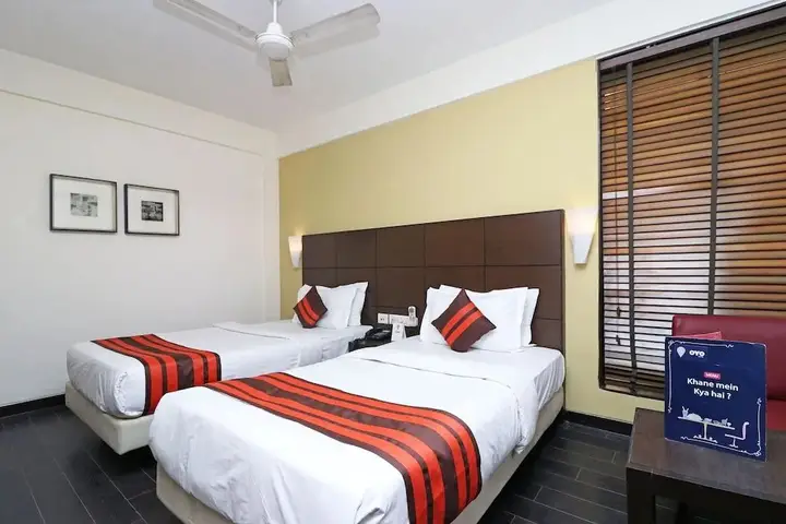 Колката: OYO Premium Ballygunge Lovelock Street