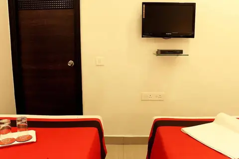 Hotel Crest Inn — фото 1