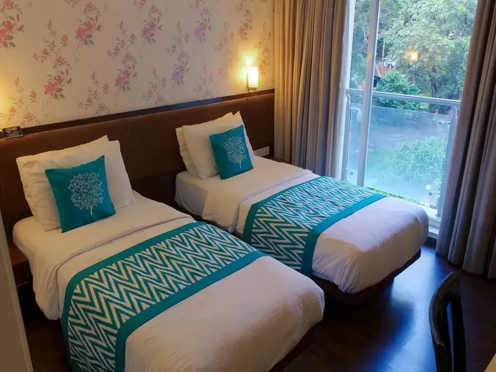 Мумбаи: OYO Premium Borivali Kora Kendra