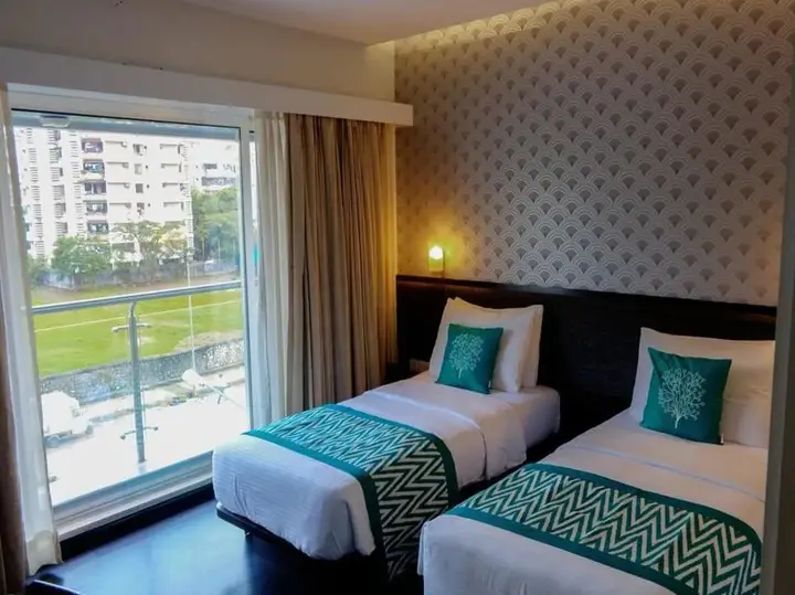 Мумбаи: OYO Premium Borivali Kora Kendra