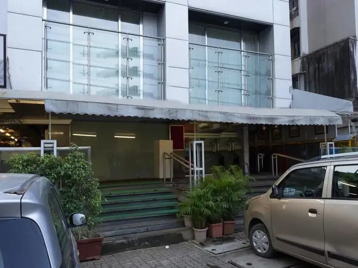 Мумбаи: OYO Premium Borivali Kora Kendra