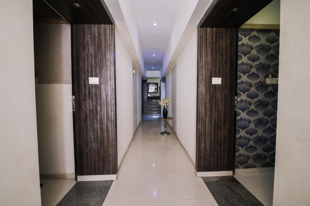 Hotel Monarch Guestline in MIDC Rabale, Navi Mumbai — фото 1