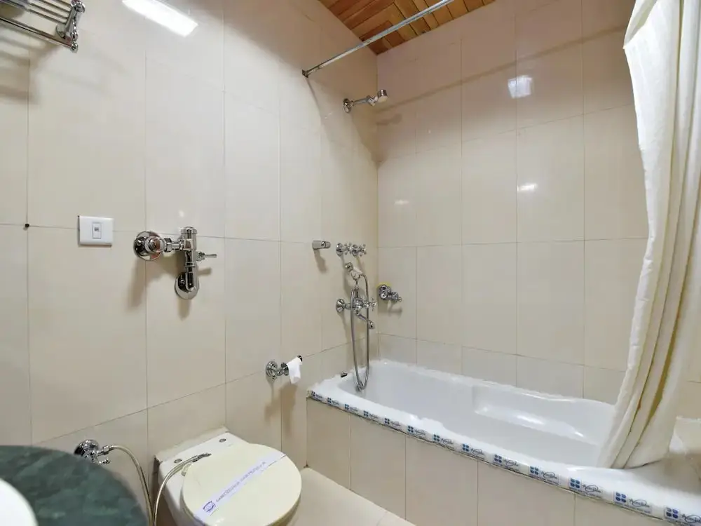 Манали: OYO 1492 Hotel Broadway Inn