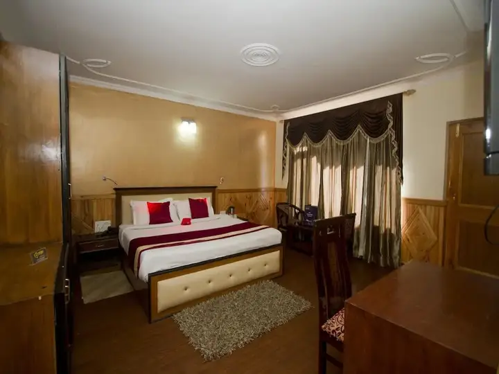 Манали: OYO 1638 Hotel A Star Regency