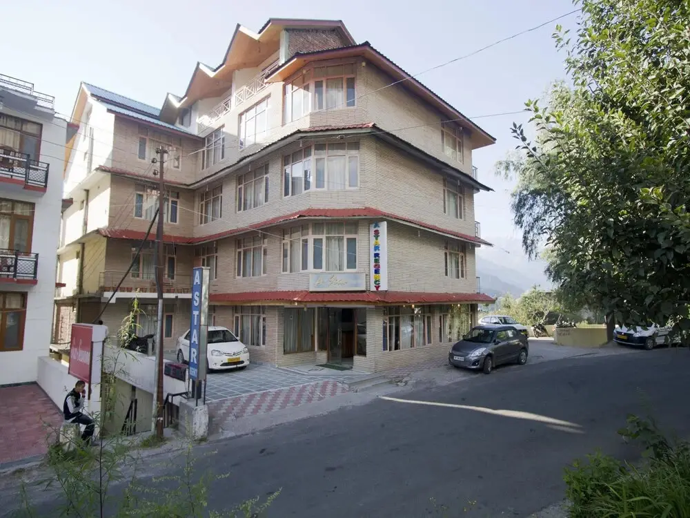 Манали: OYO 1638 Hotel A Star Regency