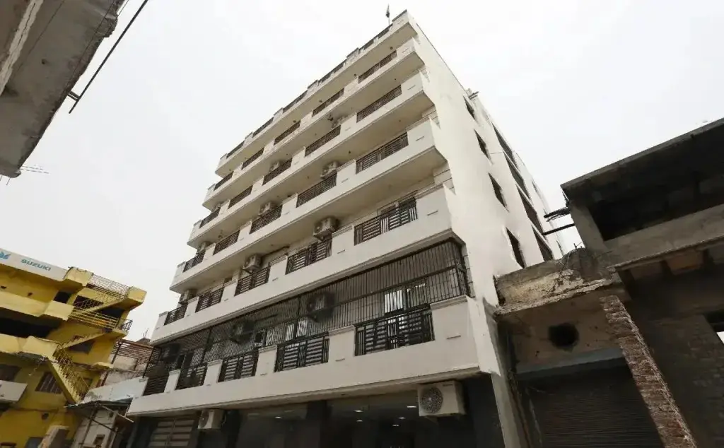 Нью-Дели: Bharat Palace