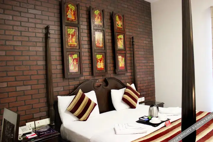 Нью-Дели: OYO Premium Rajouri Garden Janta Market