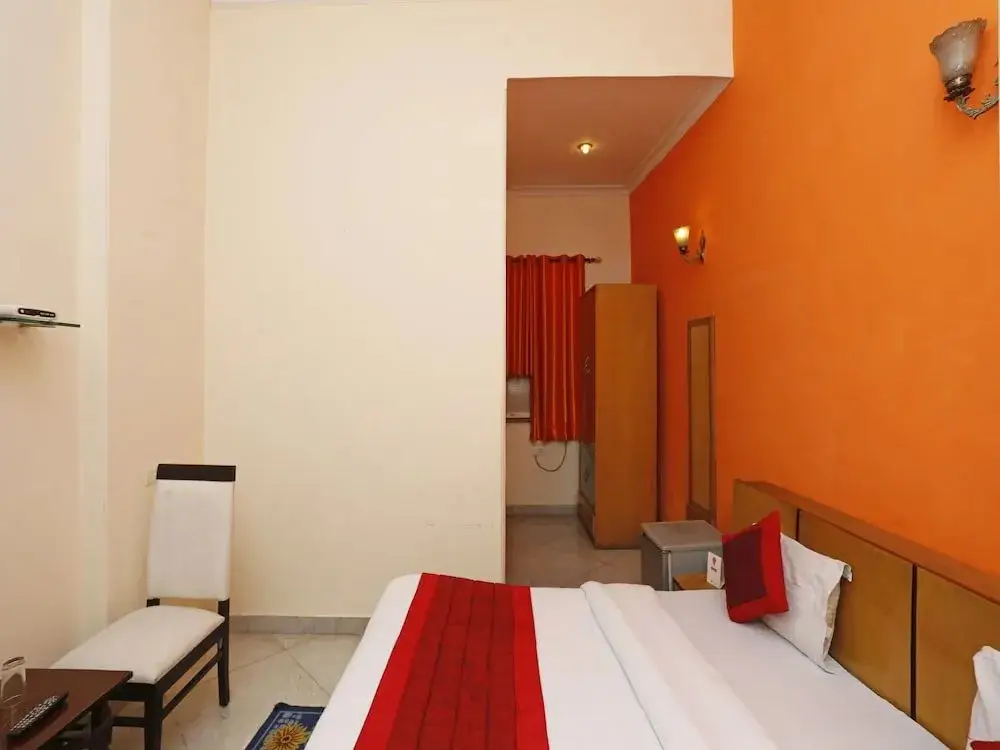 Фаридабад: OYO 834 Hotel Aashirwaad