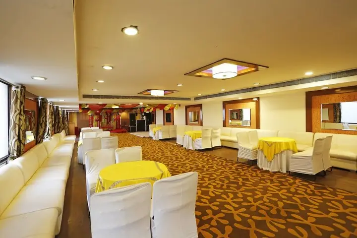 Фаридабад: OYO 834 Hotel Aashirwaad