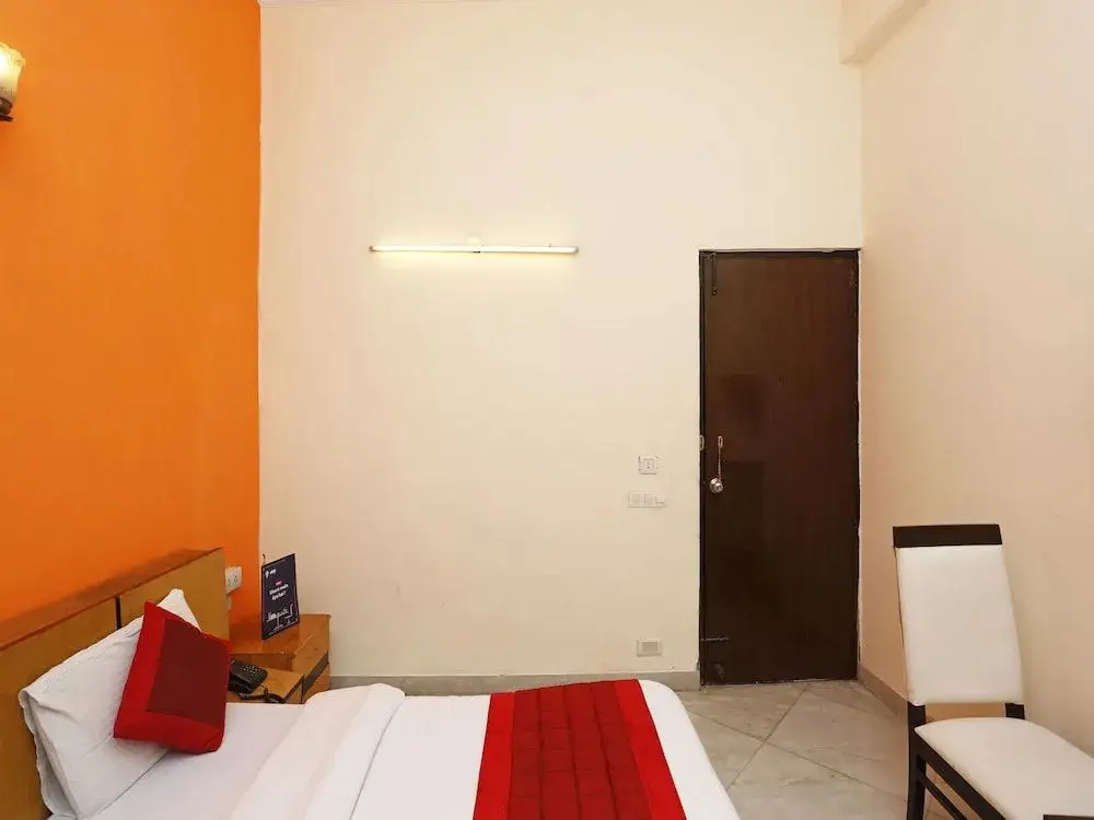 Фаридабад: OYO 834 Hotel Aashirwaad