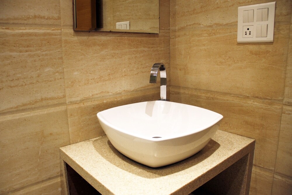 Нью-Дели: Capital O 419 Hotel JPS Residency