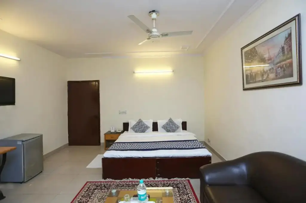 Нью-Дели: Hotel Kalkaji Residency by OYO Rooms
