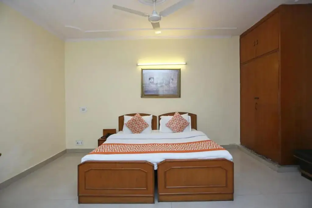 Нью-Дели: Hotel Kalkaji Residency by OYO Rooms